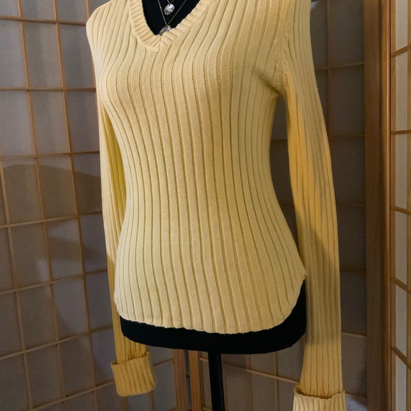 No Boundaries Lemon V-Neck Sweater - Picture 5 of 5